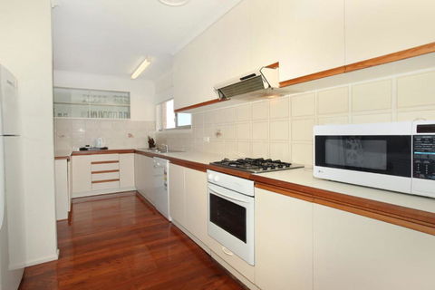 32 Barra Crescent Coolum Beach. Bond 500 FOXTEL WIFI Linen Supplied - Darwin Tourism 5
