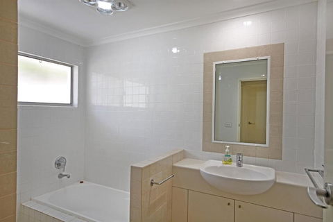 32 Barra Crescent Coolum Beach. Bond 500 FOXTEL WIFI Linen Supplied - Darwin Tourism 2