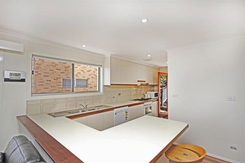 32 Barra Crescent Coolum Beach. Bond 500 FOXTEL WIFI Linen Supplied - Darwin Tourism 1