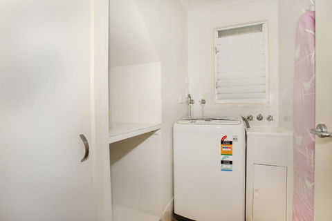 Unit 1 On The Park Coolum Beach - Darwin Tourism 3