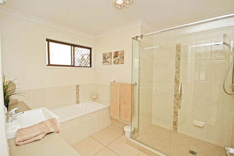 22 Sorrento Avenue Coolum Beach Linen Supplied PET FRIENDLY 500 BOND - Darwin Tourism 1