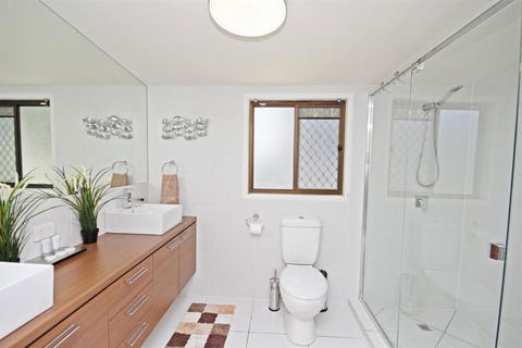 22 Sorrento Avenue Coolum Beach Linen Supplied PET FRIENDLY 500 BOND - Darwin Tourism 4