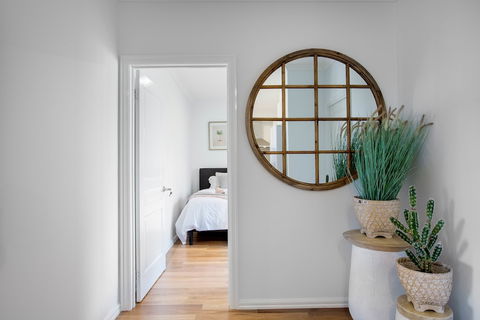 AUJOY 3 Bed Townhouse Burwood 1 - Darwin Tourism 1