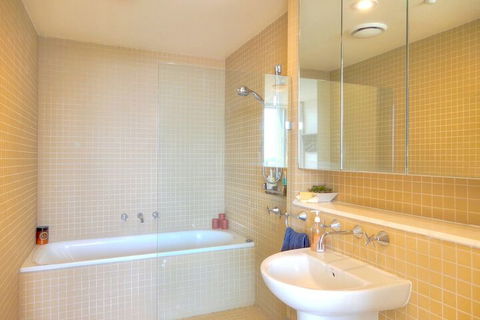 Beau Monde Apartments Newcastle - The York - Darwin Tourism 6