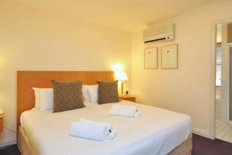 Villa Petit Verdot Located Within Cypress Lakes - Darwin Tourism 5