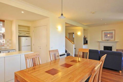 Villa Petit Verdot Located Within Cypress Lakes - Darwin Tourism 3