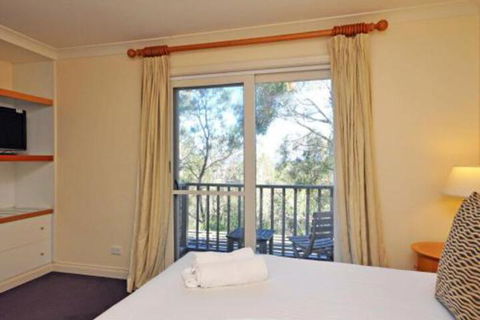 Villa Petit Verdot Located Within Cypress Lakes - Darwin Tourism 6