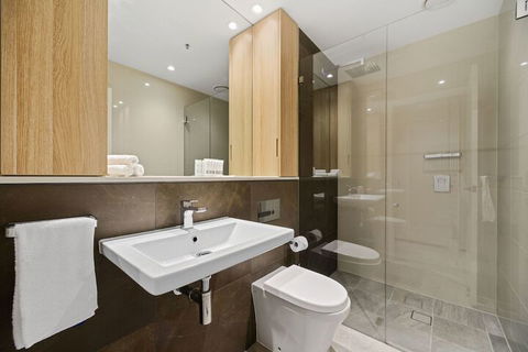 New 2 Bedroom Apt Minutes Walking To Darling Harbour - Darwin Tourism 4