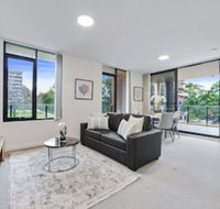 HomeHotel Walking Distance to Train  Westfield - Darwin Tourism