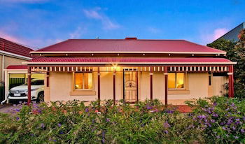 Adelaide 4 Bedroom House With Pool - Darwin Tourism 0