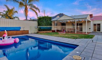 Adelaide 4 Bedroom House With Pool - Darwin Tourism 2