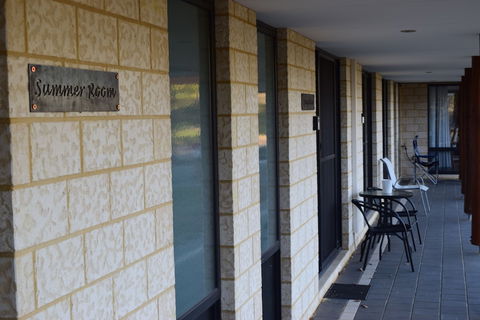 Eagle Bay House - Darwin Tourism 0