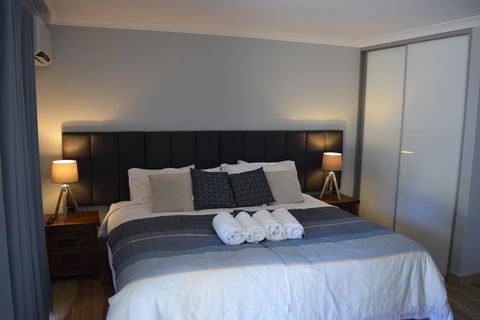 Eagle Bay House - Darwin Tourism 3