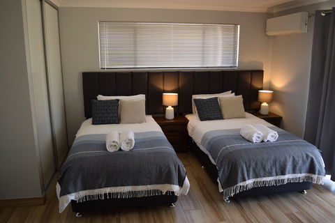 Eagle Bay House - Darwin Tourism 5