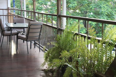 Carlon's Hotel - Darwin Tourism 5