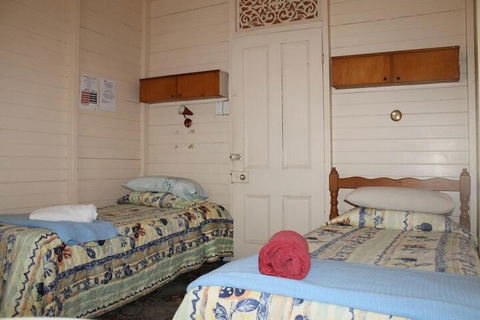 Carlon's Hotel - Darwin Tourism 2