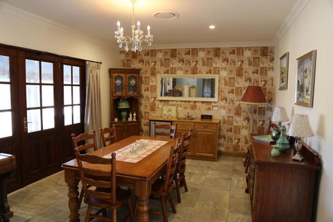BellbirdHill Bed & Breakfast - Darwin Tourism 6