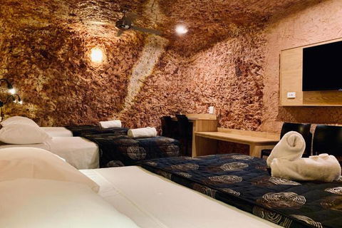 The Lookout Cave Underground Motel - Darwin Tourism 5