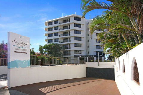 Spindrift On The Beach - Darwin Tourism 1
