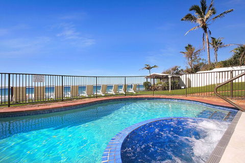 Spindrift On The Beach - Darwin Tourism 3