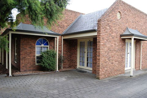 Arkana Motor Inn & Terrace Apartments - Darwin Tourism 1