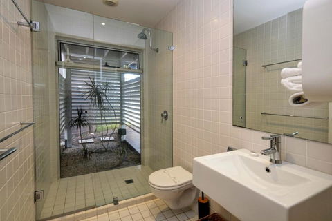 BEACH BAY BEE PET FRIENDLY - Darwin Tourism 5