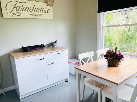 Bush Retreat Farm House - Darwin Tourism 5