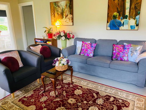 Bush Retreat Farm House - Darwin Tourism 2