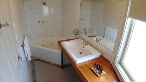 Two Truffles Cottages - Darwin Tourism 4