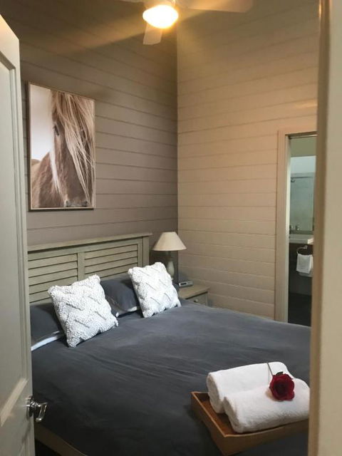 Two Truffles Cottages - Darwin Tourism 2
