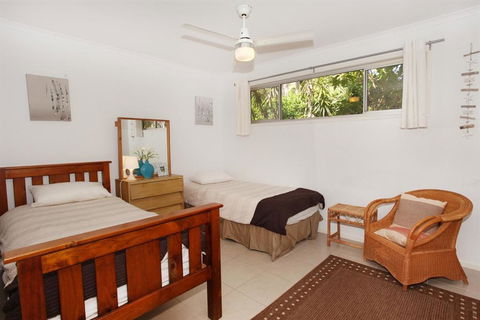 35 Santa Monica Avenue Coolum Beach Pet Friendly Linen Included - Darwin Tourism 3