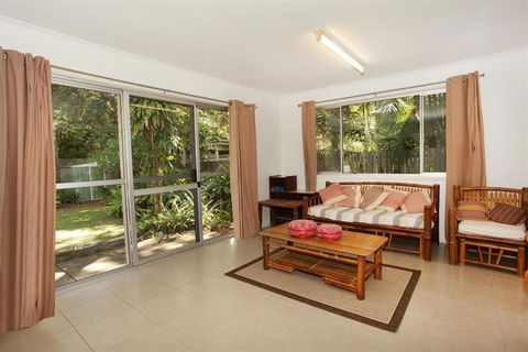 35 Santa Monica Avenue Coolum Beach Pet Friendly Linen Included - Darwin Tourism 5