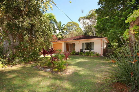 35 Santa Monica Avenue Coolum Beach Pet Friendly Linen Included - Darwin Tourism 1