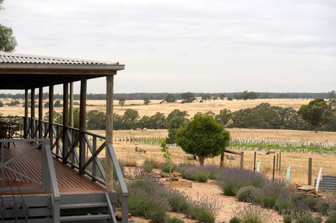 Gilgraves Vineyard Farmstay - Darwin Tourism 2