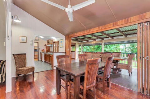 Edge Hill Holiday Home / Cairns - Darwin Tourism 1