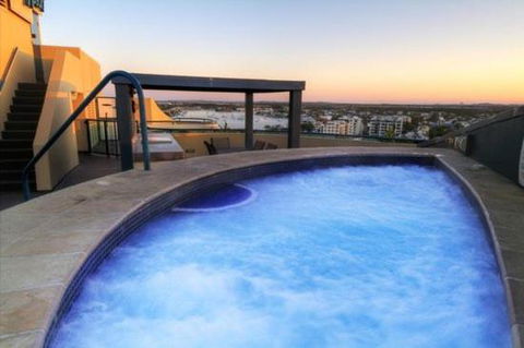 Beachside Mooloolaba Apartment With A View! - Darwin Tourism 5