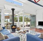 The Boathouse comfortable beachfront home - Darwin Tourism