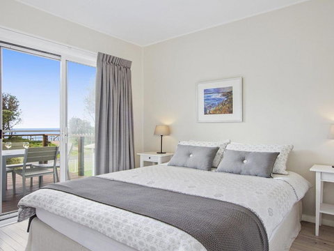 Beachbreak Fall Asleep To The Sound Of The Ocean - Darwin Tourism 2