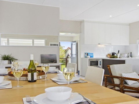 Beachbreak Fall Asleep To The Sound Of The Ocean - Darwin Tourism 5