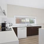 Beachbreak Fall Asleep To The Sound Of The Ocean - Darwin Tourism 0