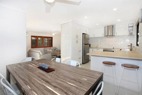FABULOUS HOLIDAY HIDEAWAY COOLUM BEACH - Darwin Tourism 6