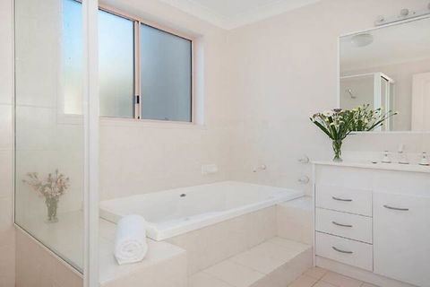 Pacific Rose Winter Holiday Special - Darwin Tourism 4