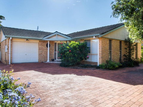 1 / 4 Huntly Close - Darwin Tourism 3