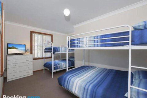 Catch Of The Day 72 Government Road Great House With Water Views - Darwin Tourism 5