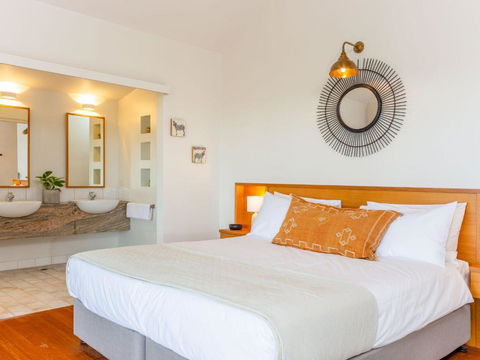 EAST COAST ESCAPES Lighthouse Studio - Darwin Tourism 7