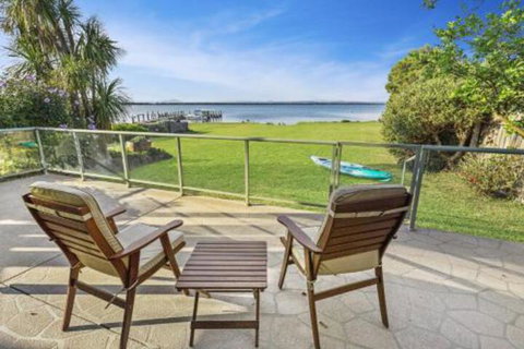 Eagle Point Getaway Waterfront Serenity! - Darwin Tourism 0