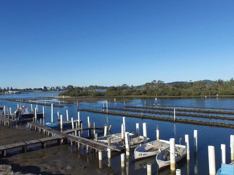 Fairholme 5 Opposite Lake - Darwin Tourism 1