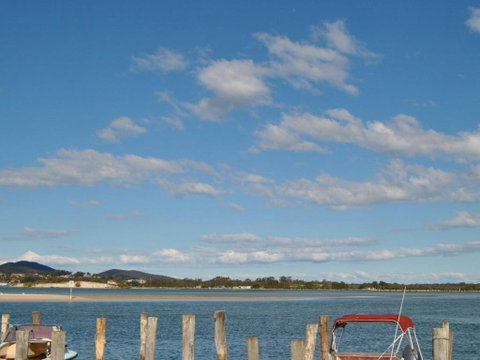Fairholme 5 Opposite Lake - Darwin Tourism 3