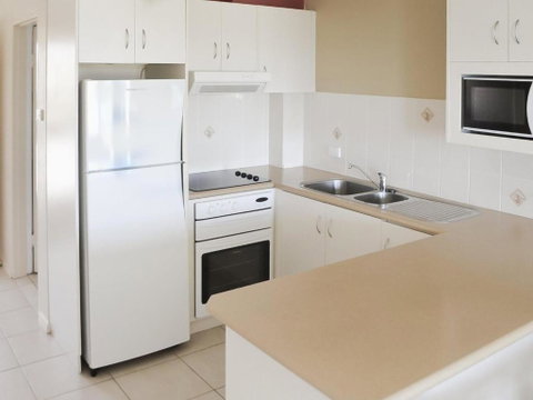 Fairholme 5 Opposite Lake - Darwin Tourism 5