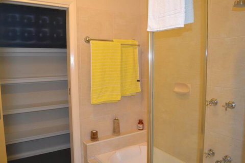 Waterview - 2 Doc Crt - Darwin Tourism 7